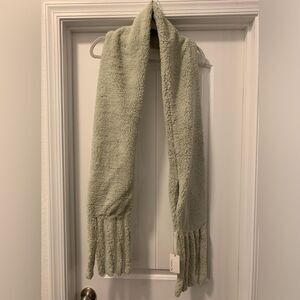 Avenue Zoe Mint Scarf with Pockets and Fingers NWT
